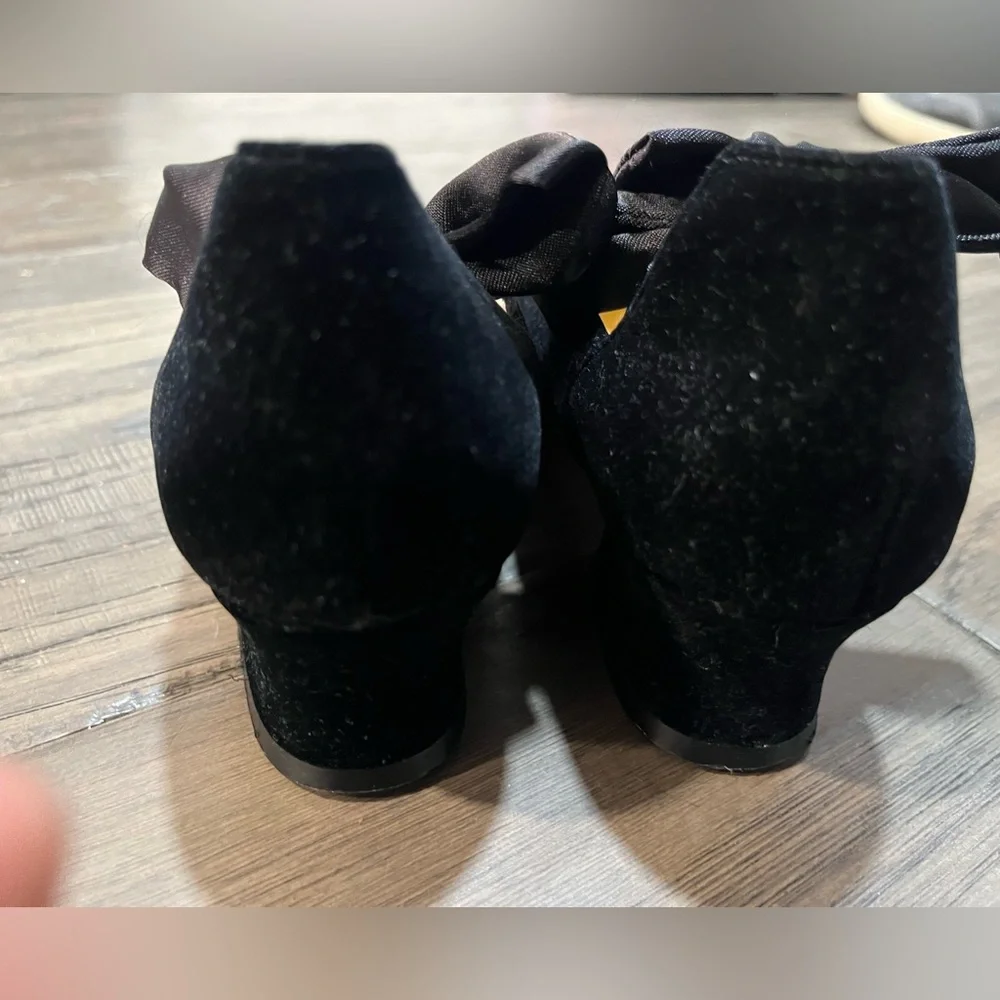 Colin Stuart Girls’ Black Velvet Bow Heels - Picture 4 of 8